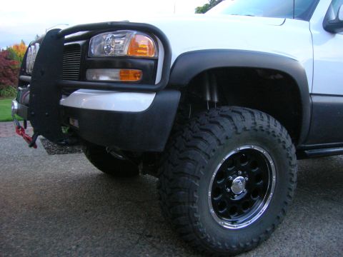 2002 GMC Yukon - Front view of a white GMC Sierra pickup truck with a black bull bar and winch attached to the front bumper.