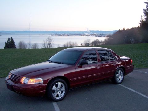 2005 Ford Crown Victoria photo