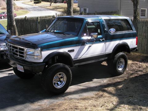 1994 Ford Bronco - This lifted 1994 Ford Bronco features a two-tone green and white paint scheme and aftermarket wheels.
