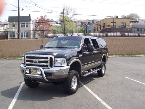 2000 Ford Excursion photo