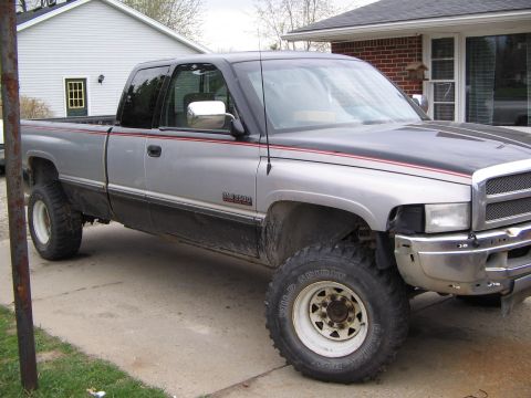1997 Dodge 2500 - This 1997 Dodge Ram 2500 pickup truck is shown from a 3/4 front angle.