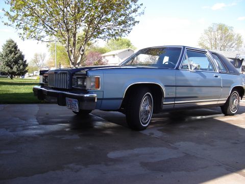2000 Ford Crown Victoria photo