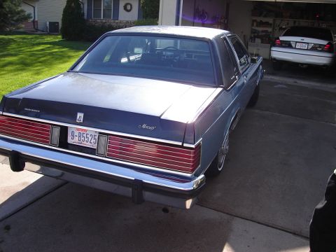 2000 Ford Crown Victoria photo