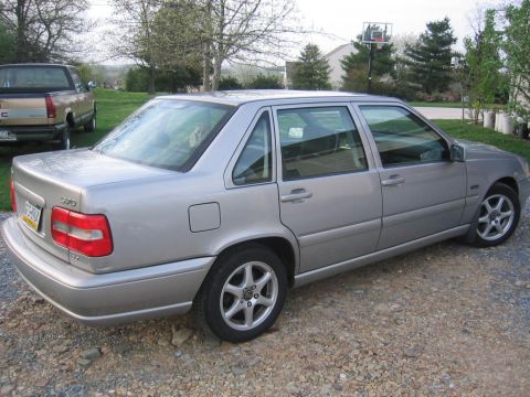 1993 Ford Probe - This silver sedan does not match the claimed 1993 Ford Probe, appearing to be a Volvo instead.