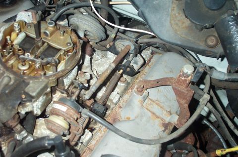 1991 Ford Crown Victoria LTD - Engine bay detail a carburetor and associated mechanical parts.