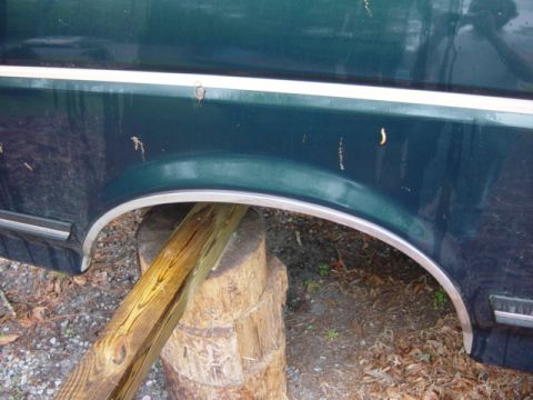 1991 Ford Bronco - Right side wheel arch, still good ...