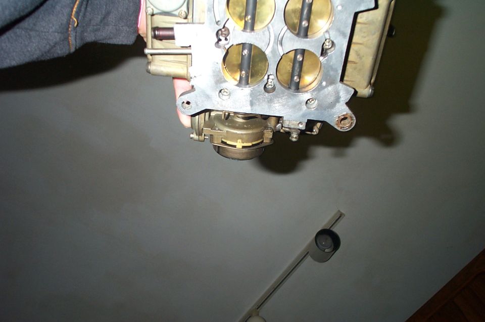 Carburetor with four throttle plates