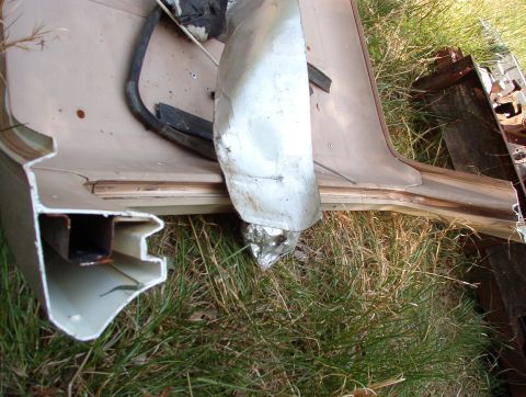 1983 Ford Bronco - The steel roll bar inside the factory '80-91 Bronco camper shell is glued into the fiberglass, but not bolted to the bedwalls. This is an '…