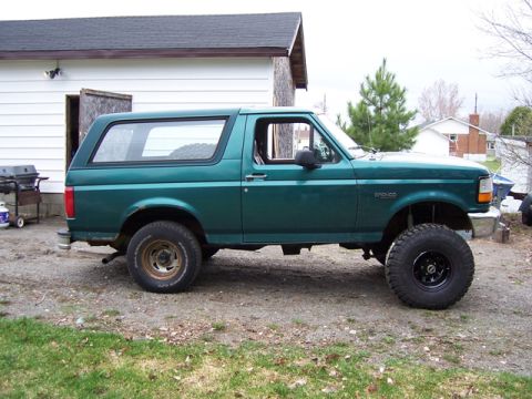 1996 Ford Bronco - I think it is squating a bit in the rear