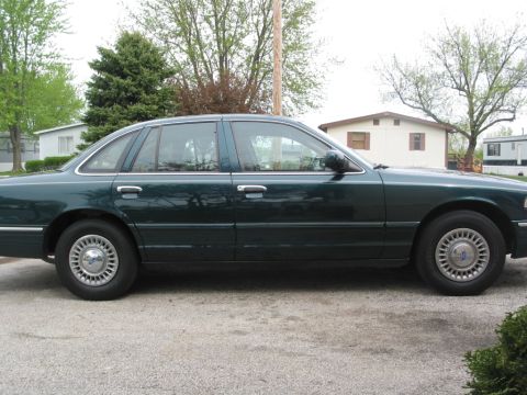 1996 Ford Crown Victoria photo