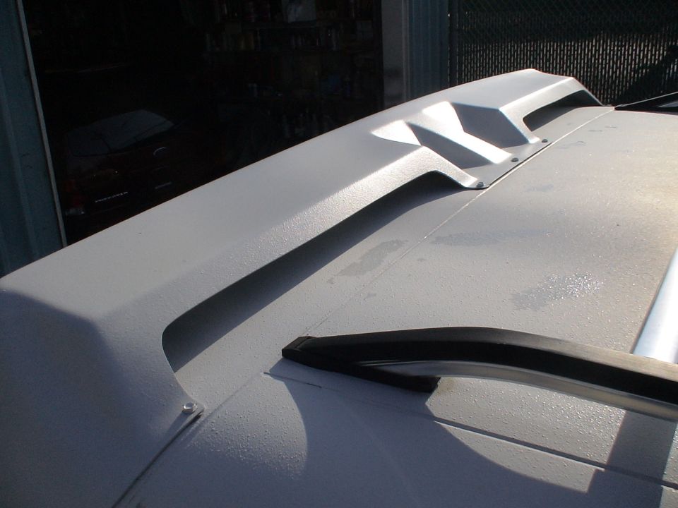 White rear spoiler with angular design