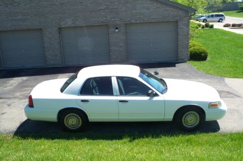 2001 Ford Crown Victoria - No roof or trunk holes.