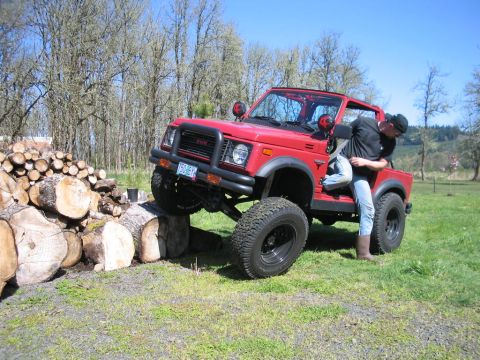 1987 Suzuki Samurai - Suzuki Samurai navigating an obstacle course made of logs.