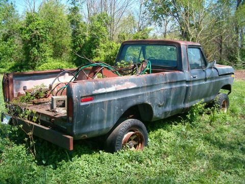 1995 Ford Bronco - This old pickup truck appears to be from the 1970s and is in a state of disrepair.