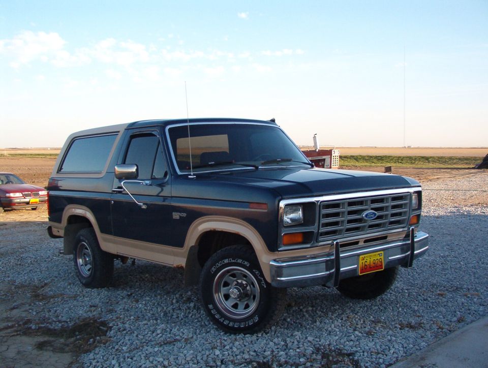 Dark blue and tan 1986 Ford Bronco 3/4 front view