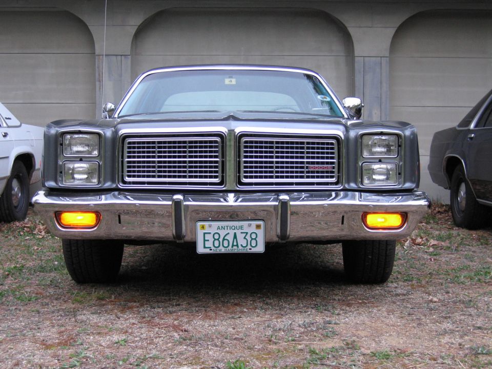 Front of gray Dodge sedan with chrome grille and NH antique plate E86A38