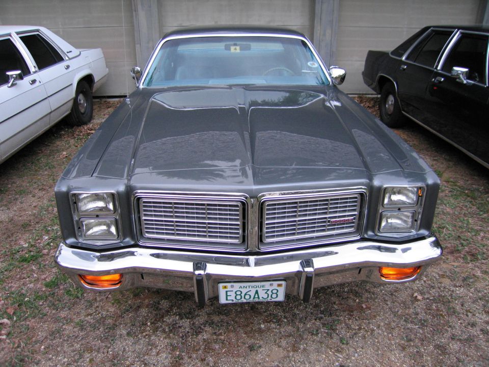Front of gray 1970s coupe with chrome bumper and NH antique plate E86A38