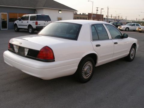 2001 Ford Crown Victoria - No roof or trunk holes.