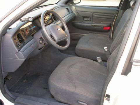 2001 Ford Crown Victoria - Yes, it has carpeting.
