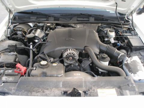 2001 Ford Crown Victoria - The engine compartment of a 2001 Ford Crown Victoria is shown, revealing the V8 engine and associated components.