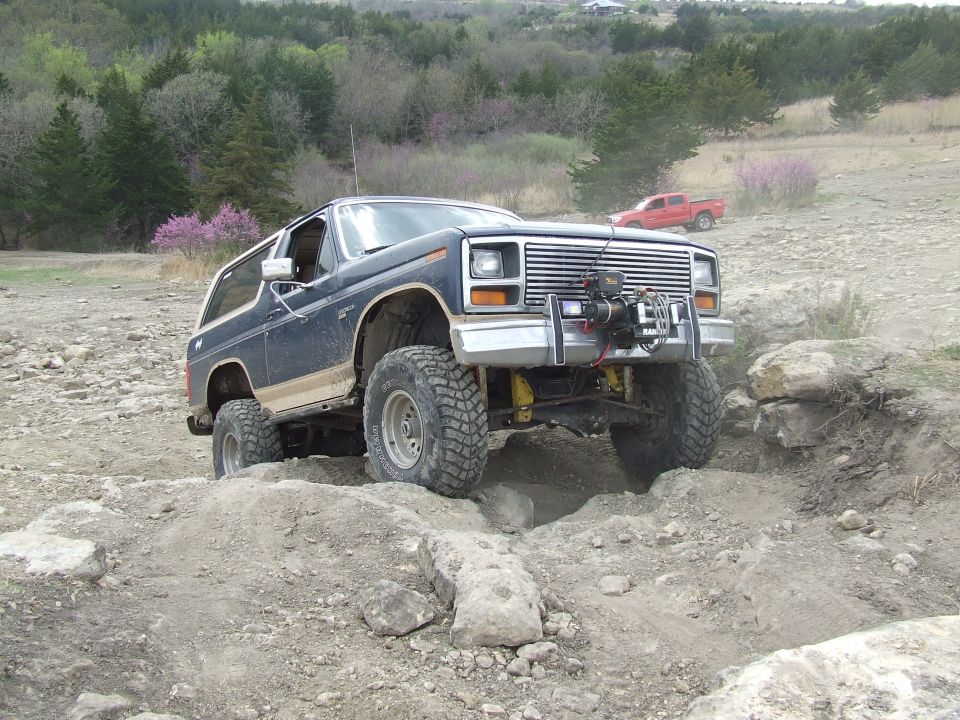 1986 Ford Bronco 3q-front view with winch, driving off-road