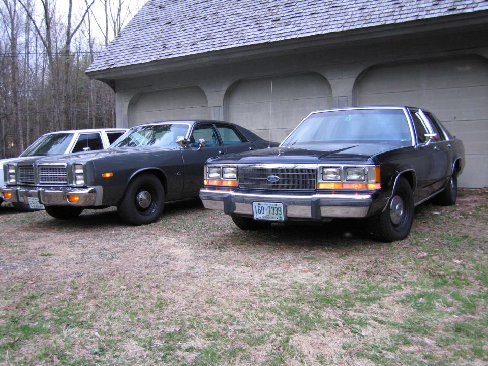 1991 Ford Crown Victoria LTD front view, parked next to two other sedans