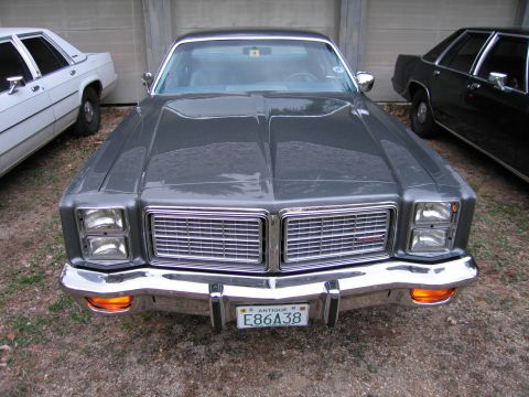 1991 Ford LTD Crown Victoria - This sedan has a prominent chrome grille and dual headlights, flanked by amber turn signals.