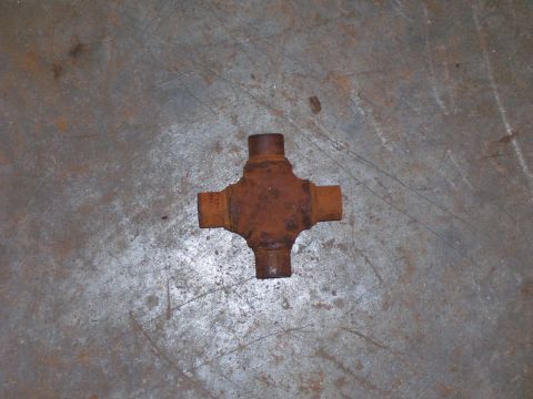 1992 Ford Bronco - Here's one of the bodies of the u-joints. Rust everywhere, even where the needle bearings ride.