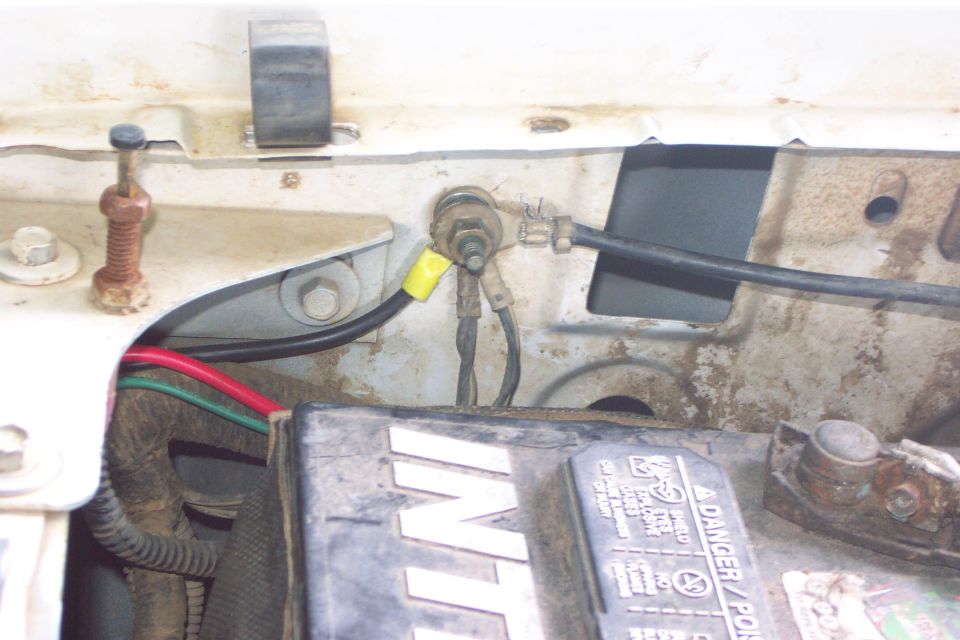 Ground Connection
The ground connection is made to the factory ground post next to the battery at right front of engine compartment.
(4/29/2006)