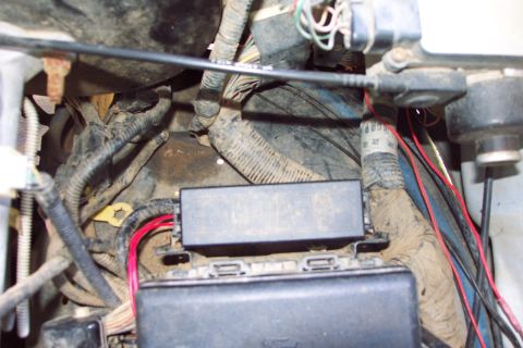1996 Ford Bronco - Ignition On Signal The ignition on signal source is obtained from trailer battery charge relay. Connection is made by taping into the wire…