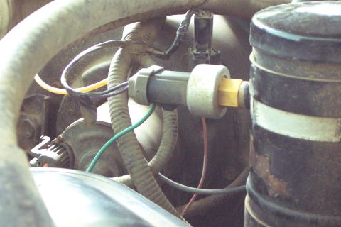 1996 Ford Bronco - A/C Compressor On Signal The A/C compressor on signal is sourced from the pressure switch connector. Since this is a non critical signal, a…