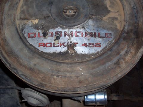 1981 Ford F-150 - Close-up of an Oldsmobile Rocket 455 air cleaner assembly.