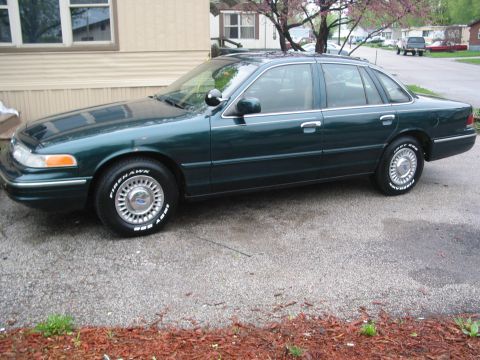 1996 Ford Crown Victoria photo
