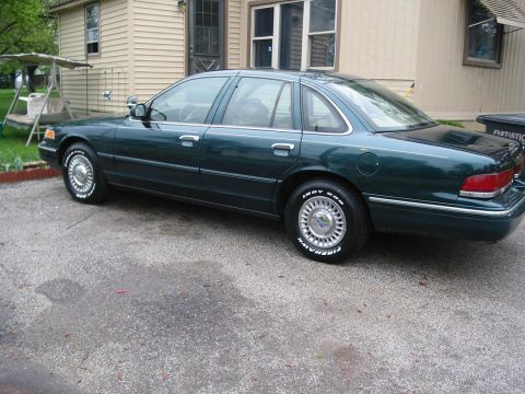1996 Ford Crown Victoria photo