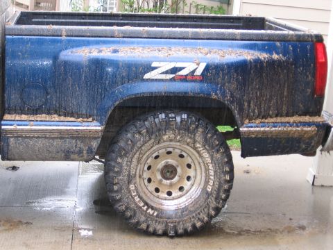 1995 GMC Sierra 1500 - This 1995 GMC Sierra 1500 Z71 pickup truck is covered in mud, highlighting its off-road capabilities.