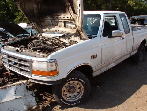 1983 Ford Bronco - White 94 5.0L MAF spotted in a Memphis junkyard 5-06