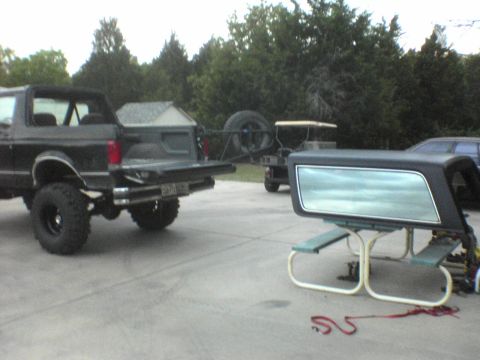 1991 Ford Bronco - THis is how i get my top off and on, back up to the table and unload.