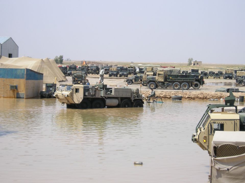 another shot of the wrecker recovering a polaris.  this is at FOB Speicer, Iraq, just outside tikrit.