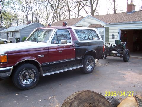 1990 Ford Bronco - towin' the log splitter. Hell Yeah!