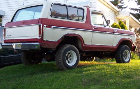 1979 Ford F-250 - This two-tone Ford Bronco shows signs of wear and tear, with visible rust around the wheel wells.