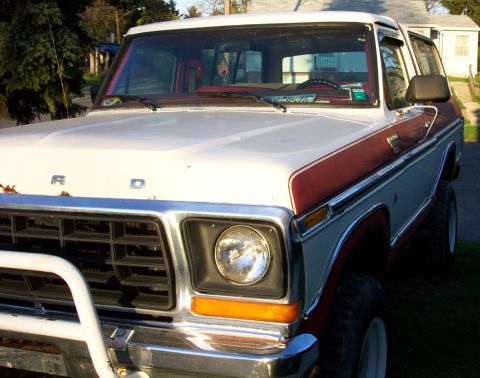 1979 Ford F-250 - Front view of a 1979 Ford F-250 with a chrome grille guard and two-tone paint.