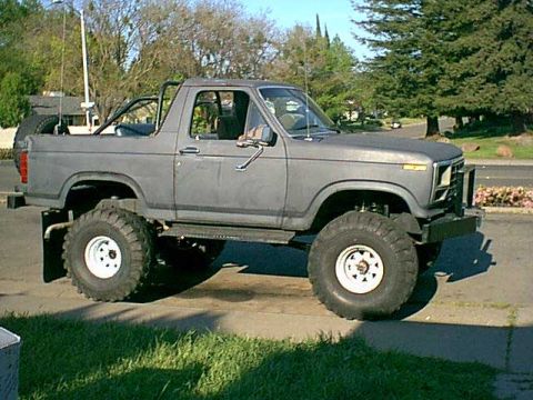 1983 Ford Bronco - here they are installed.