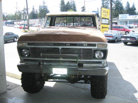 1976 Ford F-150 - no ford emblems on hood :)