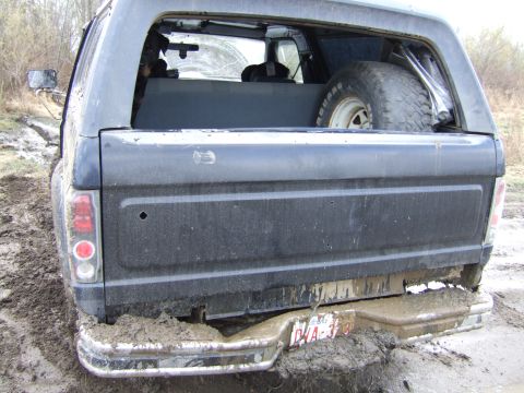1989 Ford Bronco - New tailgate now painted. Had nothing on back to hook up to, had to wrap the strap around the bumper. Thanks to the dodge diesel that was w…