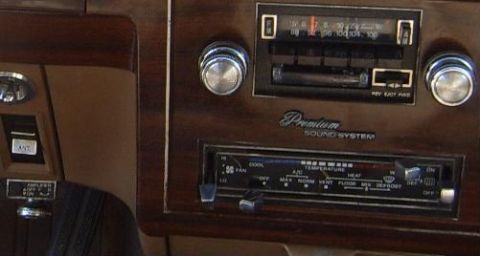 1982 Ford LTD Crown Victoria - Closeup of Amp Control and Radio