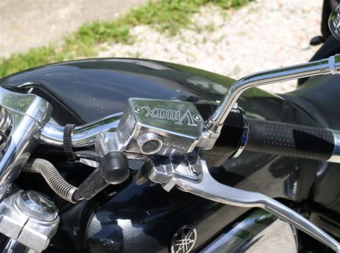 1999 Yamaha V-Max photo