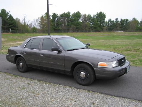 1991 Ford LTD Crown Victoria - This Ford Crown Victoria has a distinctive grille and headlight design from the early 2000s.