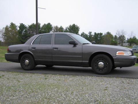 1991 Ford LTD Crown Victoria - Side profile of a 1991 Ford Crown Victoria LTD sedan, appearing to be a police or government vehicle.