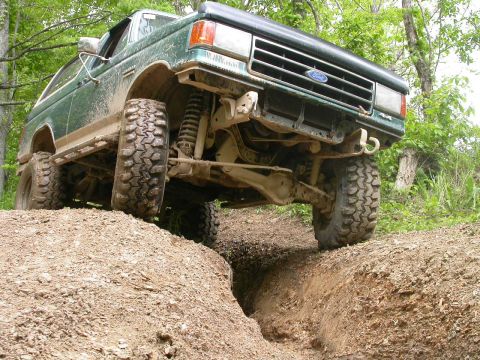 1990 Ford Bronco - This trench ended up giving me some trouble.