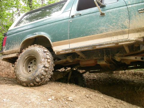 1990 Ford Bronco - Fell in, and sitting on the diff.